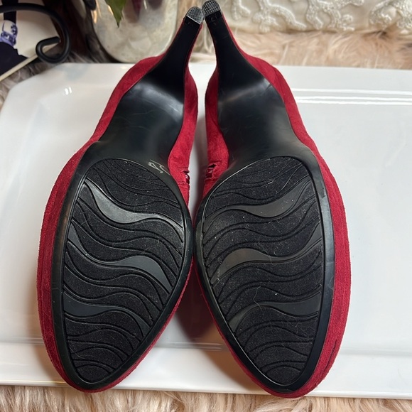 RED SUEDE BOOTIE HEELS - Picture 7 of 7